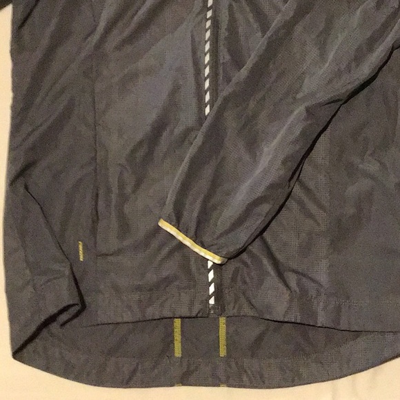 Helly Hansen running jacket. - Picture 5 of 8